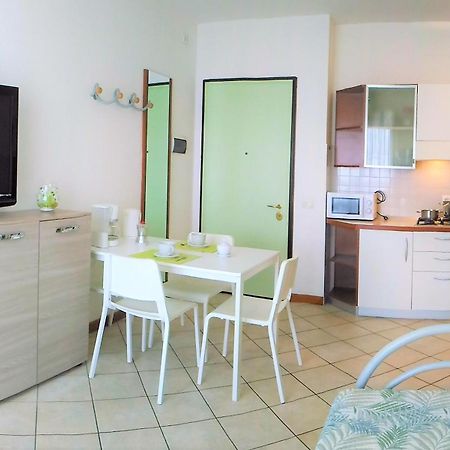 Green Holiday Wohnung Mit Schwimmbad Bibione Bagian luar foto