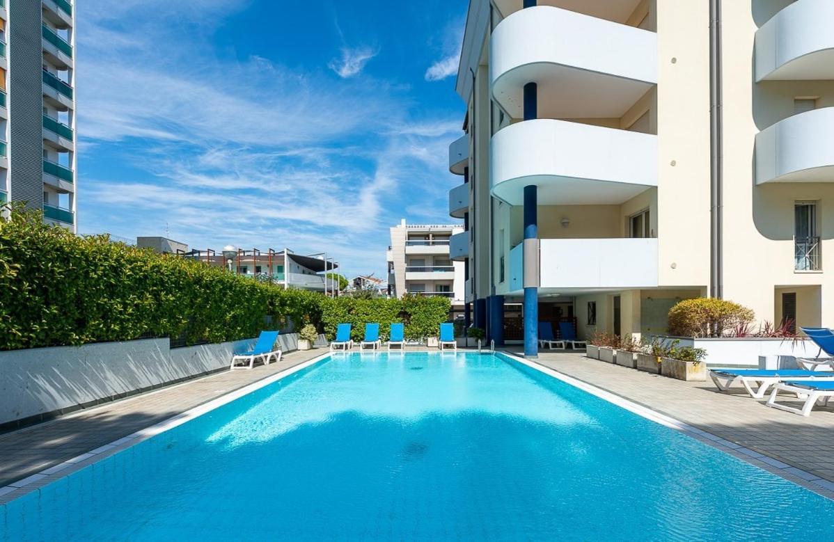 Green Holiday Wohnung Mit Schwimmbad Bibione Bagian luar foto