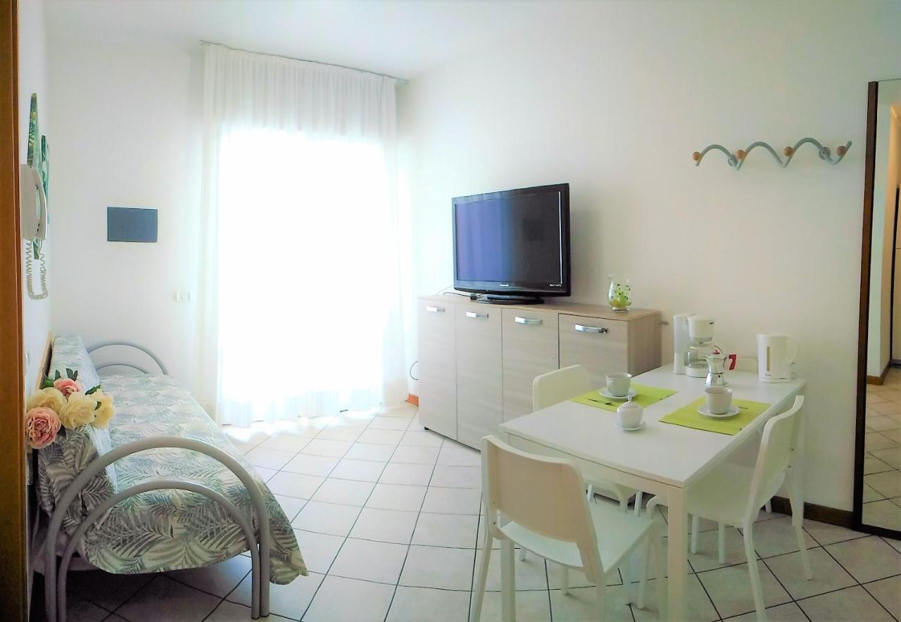 Green Holiday Wohnung Mit Schwimmbad Bibione Bagian luar foto