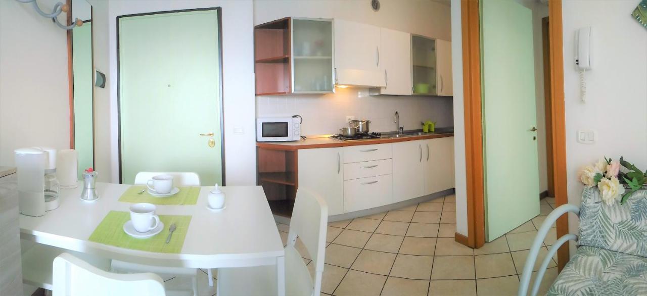 Green Holiday Wohnung Mit Schwimmbad Bibione Bagian luar foto