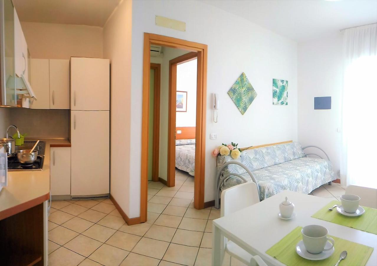 Green Holiday Wohnung Mit Schwimmbad Bibione Bagian luar foto