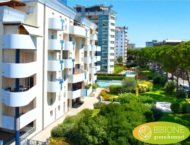 Green Holiday Wohnung Mit Schwimmbad Bibione Bagian luar foto