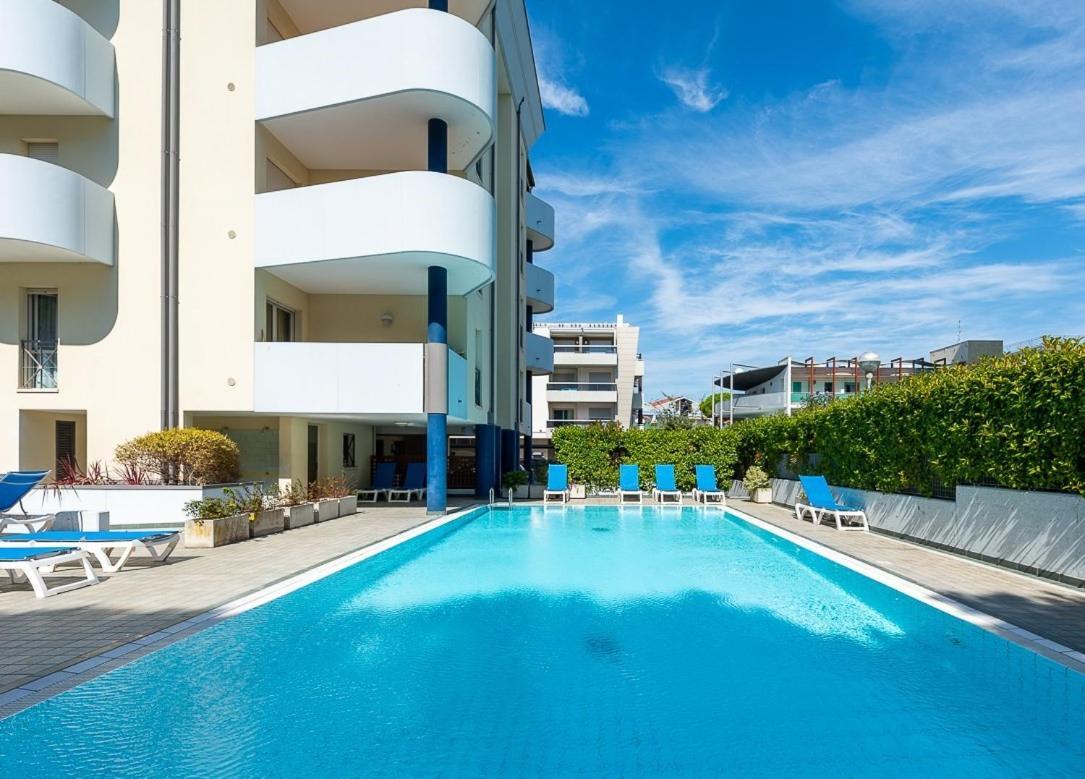 Green Holiday Wohnung Mit Schwimmbad Bibione Bagian luar foto