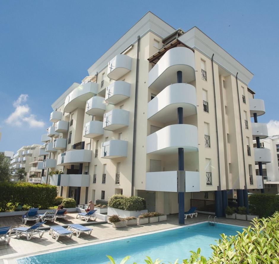 Green Holiday Wohnung Mit Schwimmbad Bibione Bagian luar foto